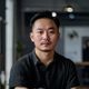 spanking视频平台用户体验设计师陈建国的专业形象照，男性，创意工作室环境，亲和力强